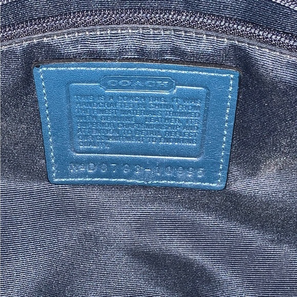 Coach top turn lock vintage
shoulder bag with wristlet matching - Picture 9 of 9